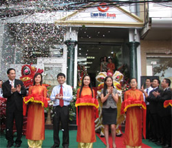 Expanding branches financially burdening banks 
