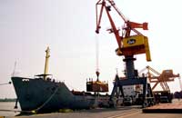 Falling prices threaten shipping industry