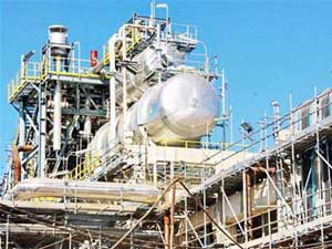 Dung Quat Oil Refinery gets first crude shipment