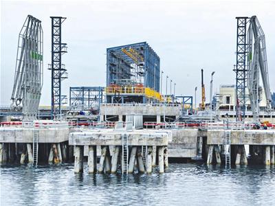 Dung Quat oil refinery delivers first batch of gasoline