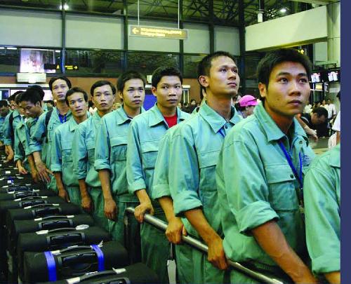 Vỡ mộng đi xuất khẩu lao động, người dân quê khốn đốn vì nợ 