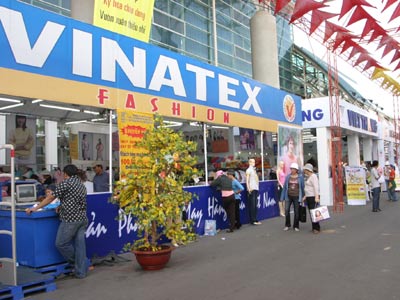 Vinatex helps Lien Anh Company reopen apparel materials center