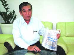 Man invents nature-friendly plastic bag