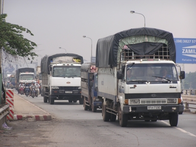 Xe chạy 60km/h phải cách xe trước 30m