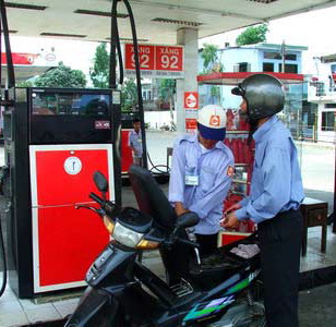 3 phương án mới điều hành giá xăng dầu    