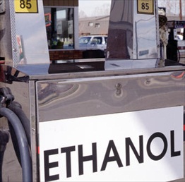 Bán xăng ethanol tại 6 địa phương