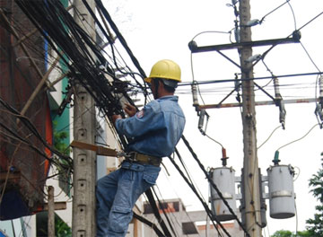 Xóa 236km “mạng nhện” trên cột điện