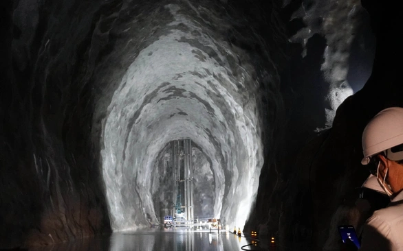 Down to the largest underground warehouse in Southeast Asia under construction in Vietnam, 200m deep above sea level