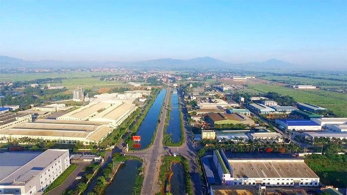 Which province is leading in the supply of industrial real estate in the North?
